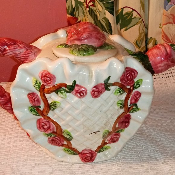 VTG. PINK AND WHITE FLORAL HAND PAINTED HEART SHAPED PINK ROSES CERAMIC TEA POT - Picture 4 of 9
